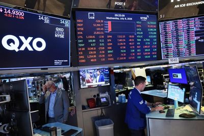 US stock markets fall amid Iran strikes and potential higher interest rates