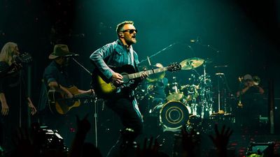Epiphone’s Eric Church signature Hummingbird Dark comes with a whiskey made using Gibson tonewood offcuts