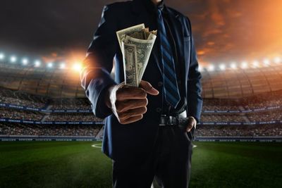 Michael Burry Bullish on Sportbooks, Goes Long DraftKings, Flutter