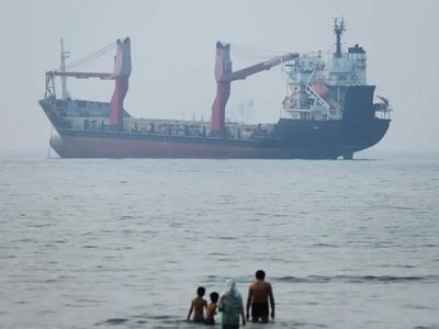 Iran: Gulf on the boil again as new US strikes mark fresh escalation; fear rises of a return to war