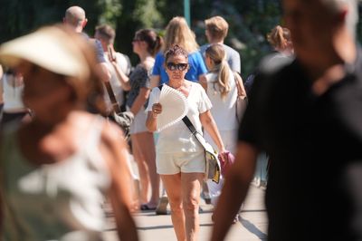 London weather LIVE: Heatwave to hit 'absolute peak' today as capital placed on wildfires alert
