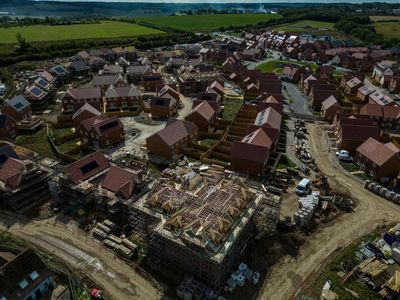 Global Market | UK housing market downturn eases slightly, but sentiment remains fragile: RICS