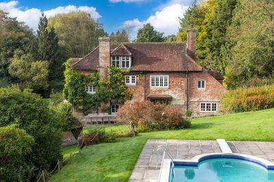 Inside Winnie-the-Pooh author A.A. Milne's former home... now available to rent for £10,000-a-month