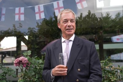 Farage concluded he faced ‘stitch-up’ amid probe into £5m gift, Jenrick says