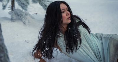 Hollywood’s Flawless-Look Obsession Slammed After “Unrealistic” Survival Scene Leaves Viewers Outraged