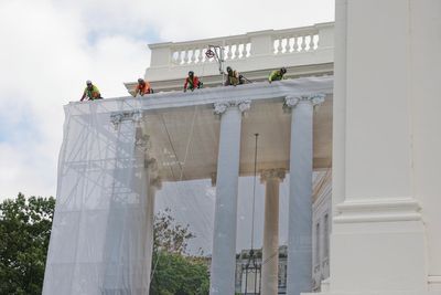 Fake it till they make it: Trump drapes White House in tarp that offers preview of his latest taxpayer-funded facelift