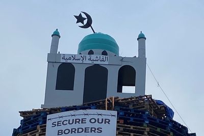 Loyalist bonfire lit early after police begin to remove mosque replica