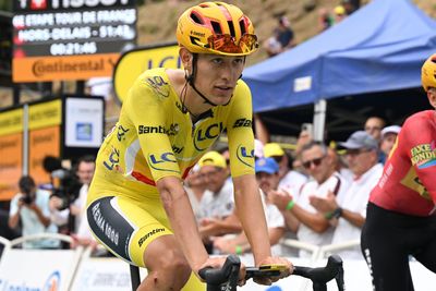 Former yellow jersey Torstein Træen out of Tour de France after breaking ribs on stage six