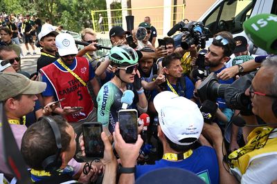 'He's on a good team' - French President Emmanuel Macron visits the Tour de France and urges Paul Seixas to stay with Decathlon CMA CGM