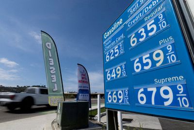 Oil on track for weekly gains as US-Iran strikes push ceasefire to brink