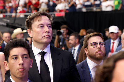 Elon Musk's SpaceX Accused of Being 'Universe's Biggest Ponzi Scheme' Over Retirement Fund Risks