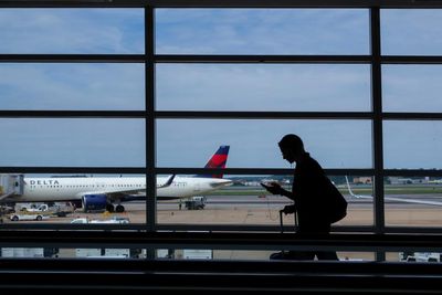 Delta says higher airfares expected to last despite drop in oil prices