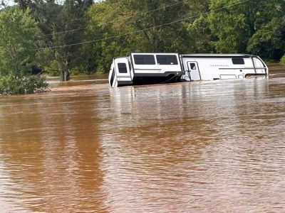 Flash flooding traps hundreds of people in rural US' Missouri