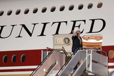 Scare Force One? Security questions swirl over Trump's new plane
