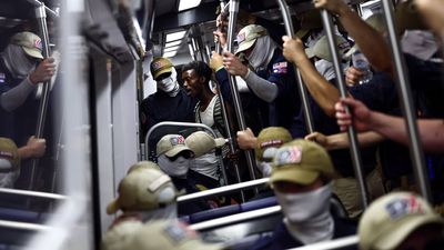 A viral photo on the subway. A striking aerial view. The top 5 news photos of the week prove the power of contrast in photojournalism