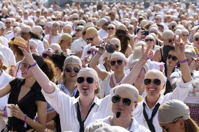 ‘Dale!’: Over 22,000 Pitbull fans set bald cap record at BST Hyde Park