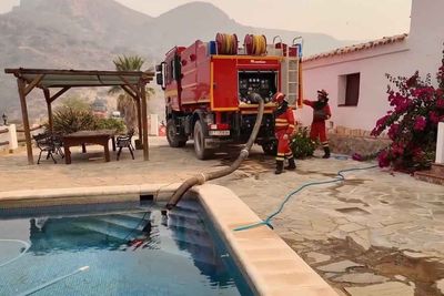 Firefighters drain villa swimming pools to battle deadly wildfires in Almeria