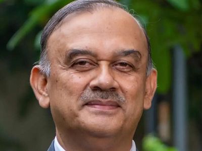 HDFC Bank ex-chairman Atanu Chakraborty's FY26 earnings rise 3.5% despite early exit