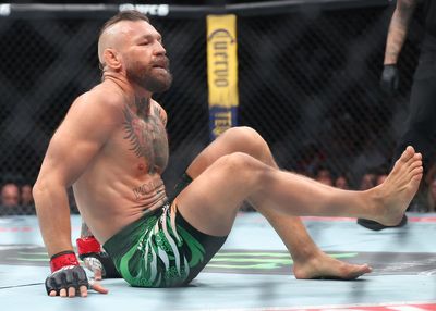 McGregor vs Holloway LIVE: Updates as Conor McGregor suffers major injury blow on UFC return