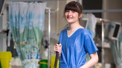 32yo just became a doctor, except she is both deaf and blind: ‘I never saw myself as any different’