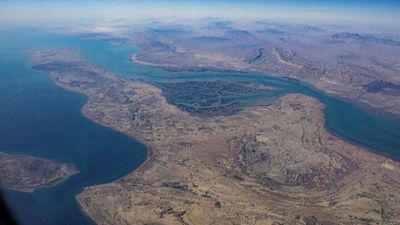 US launches fresh strikes on Iran after Tehran declares Strait of Hormuz closed