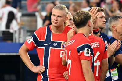 Why Erling Haaland was substituted for Norway against England in World Cup quarter-final defeat