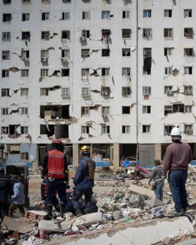A revolution in ruins: fury amid the rubble of a housing project in quake-hit Venezuela