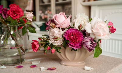 Petals & Roots: How to Arrange Garden Roses So They Look Effortlessly Beautiful on Your Summer Table