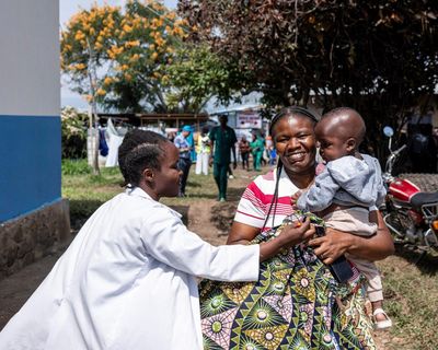 First patients enrolled in record-breaking Ebola treatment trial in DRC