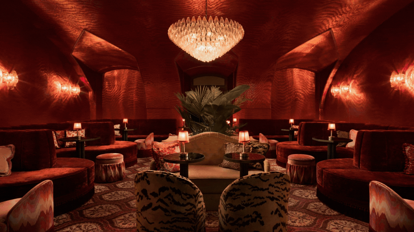 First Look — Inside Le Fou, Vienna's New Anti-Trend Cocktail Bar With Big 'Main Character' Energy