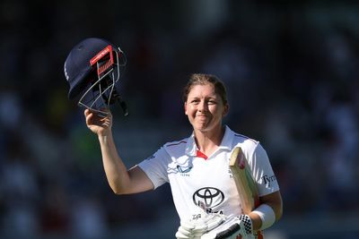 Heather Knight and Tammy Beaumont bow out as England slide towards Test defeat to India