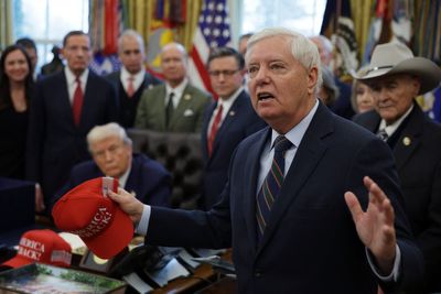 Trump says he knows who should replace Lindsey Graham