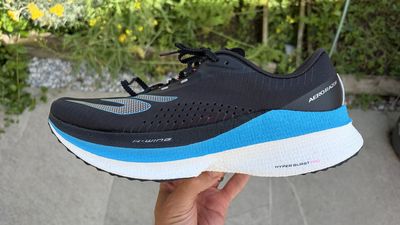 I ran 35 miles in the Skechers Aero Razor, and it’s a surprise hit, perfect for runners who love lightweight shoes