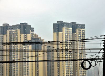 Man who parachuted off residential building in China arrested over stunt