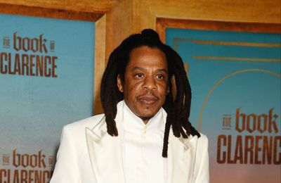 Jay‑Z issues an apology after a reported gate rush triggers a four‑hour delay at Yankee Stadium