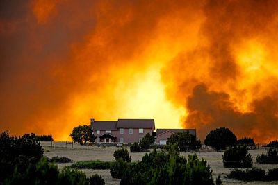 Pilot killed fighting Colorado wildfire after plane crashes into reservoir