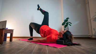 I tried glute bridge marches every day for two weeks and my knee pain has practically disappeared