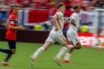 ‘Gift from the sky’ Elliot Anderson keeps England running as Rogers makes case