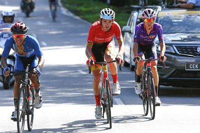 Rider disqualified for wearing video-recording glasses during a race, complains of double standards with Tour de France filming