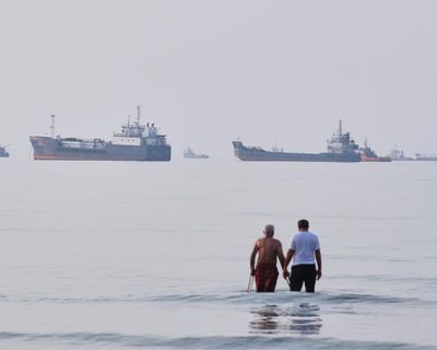 US launches third night of strikes on Iran as Trump announces Hormuz blockade