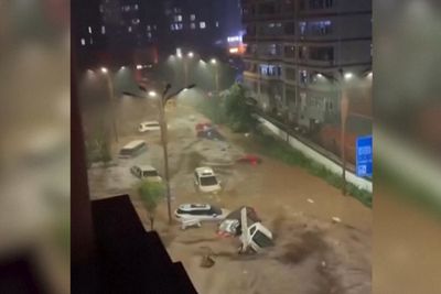 Floodwaters carry vehicles away in China's Chengde