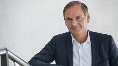 Volkswagen Warns of up to 100,000 Job Cuts: Why Analysts Are Calling It a Negotiating Tactic