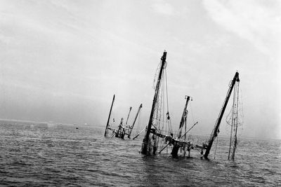 Why the masts from a Second World War shipwreck are to be dismantled