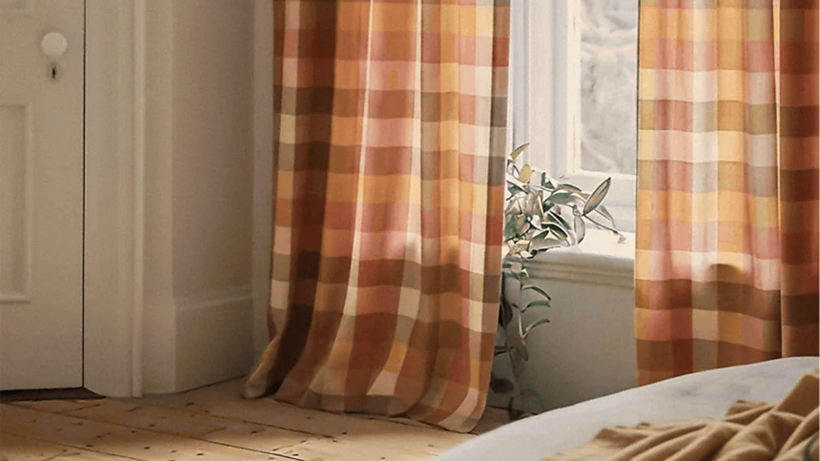 The Curtains at This High-Street Fashion Brand Are Often Overlooked, but Always Hit the Coolest Trends of the Moment