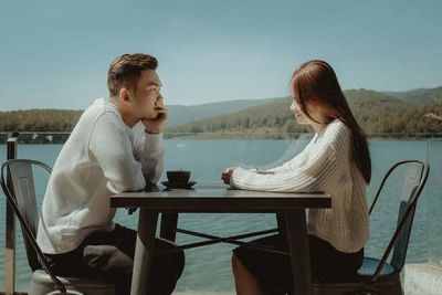 Signs You're Emotionally Attached, Not in Love