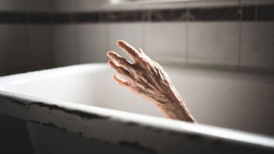 North Carolina senior trapped in bathtub for 9 days: ‘I spent a lot of time praying. And figuring out how to get out of the tub’