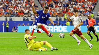 Brilliant Spain defeat toothless France to reach World Cup final