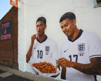 ‘They’re local lads’: artist puts mural of Bellingham and Rogers on chip shop