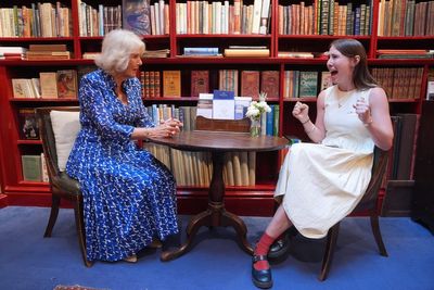 Queen tells booksellers ‘I hate sci-fi’