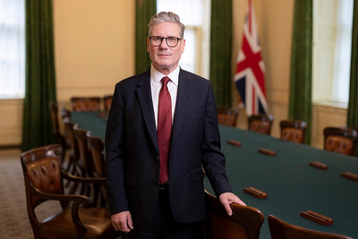'He Doesn't Deserve It': Keir Starmer's Legion of Honour Sparks Heated Debate Online After Macron Ceremony